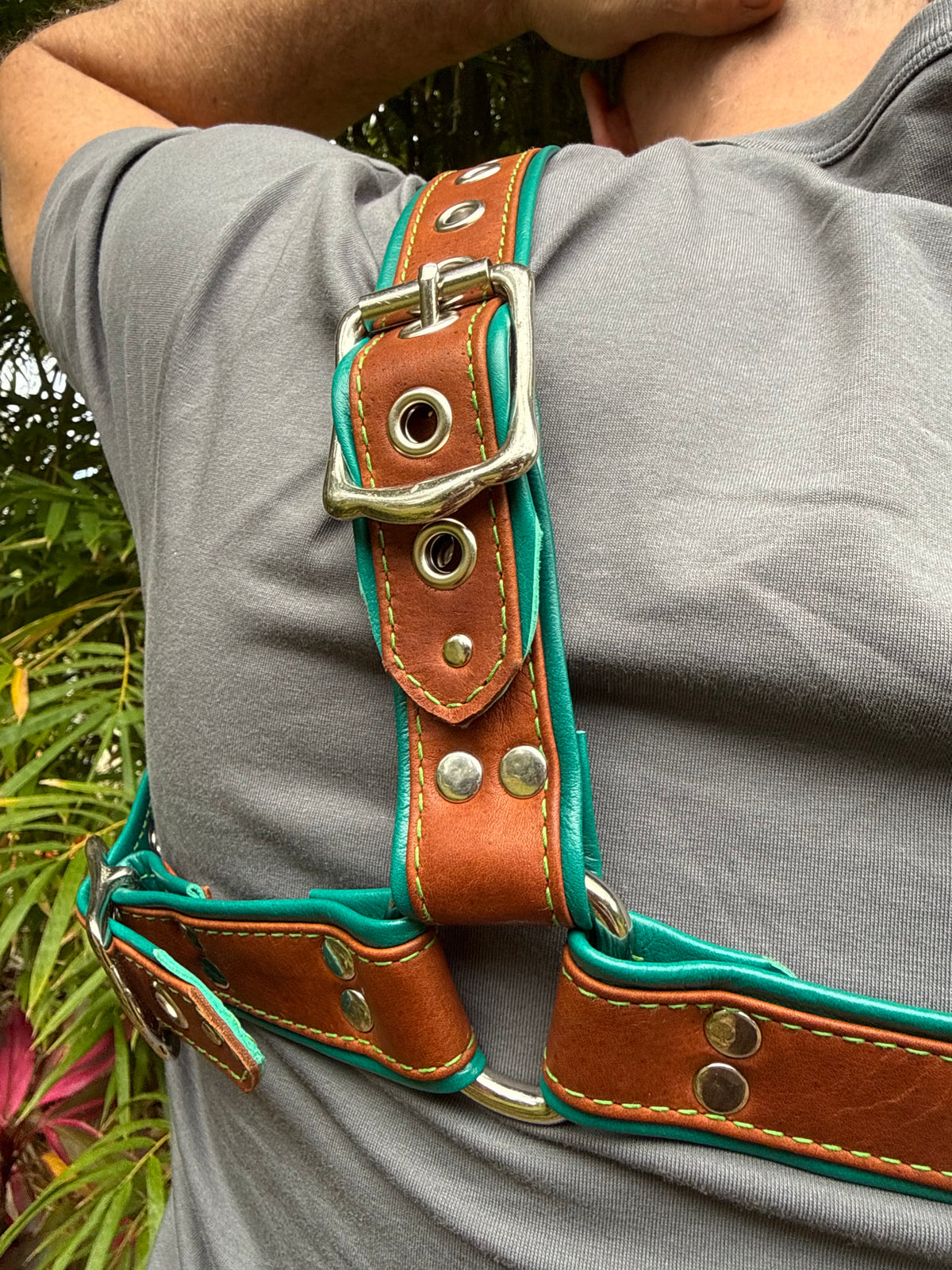 Two-tone leather bulldog chest harness in lambskin, kangaroo or deer nappa, photo 6 of 10