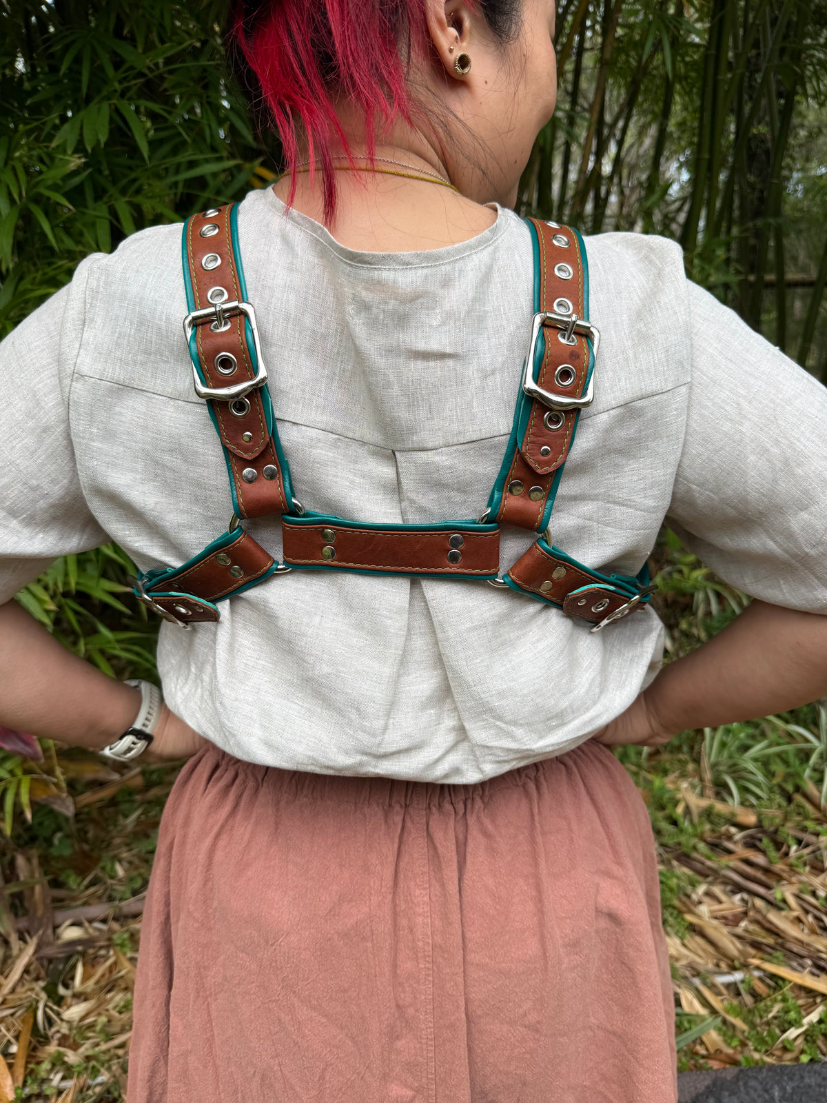 Two-tone leather bulldog chest harness in lambskin, kangaroo or deer nappa, photo 9 of 10